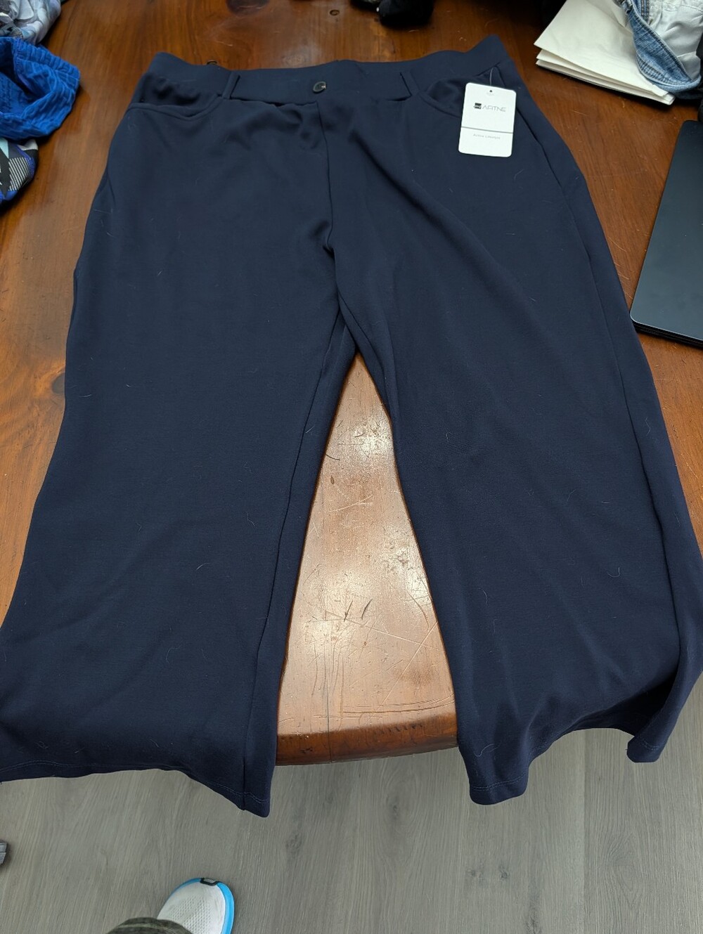 AFITNE Women's Navy Active Lifestyle Stretch Capri Pants NWT